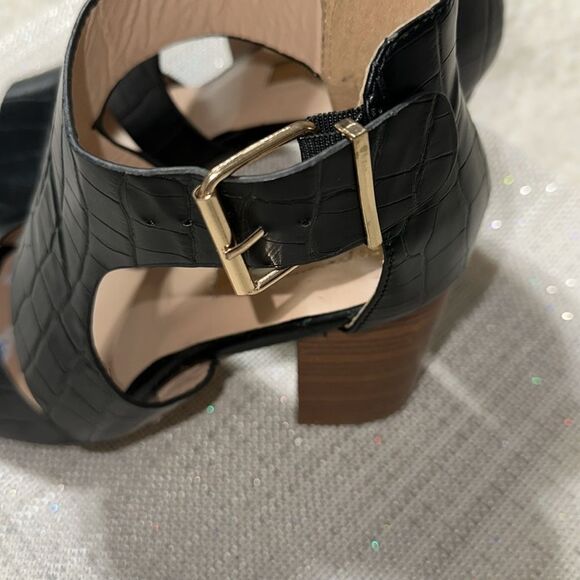 PRIMARK Black Pebbled Leather Gold Tone Buckle Brown Stacked Block Heel Sandals - Picture 11 of 12